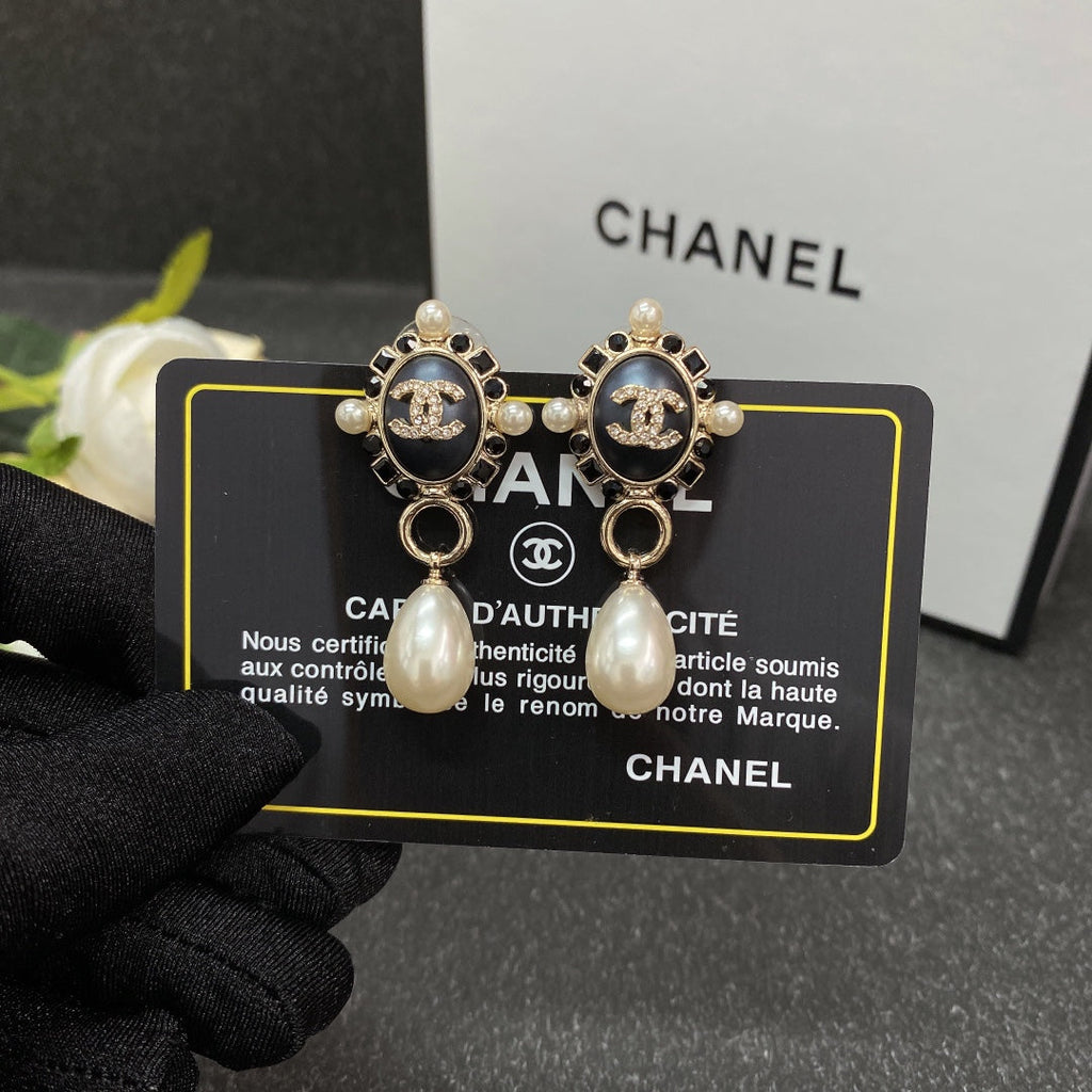 18K  Chanel Pearl Pendant Earrings