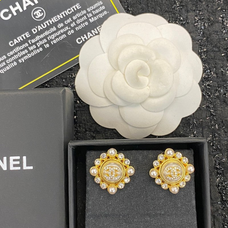 18K  Chanel Pearls Earrings