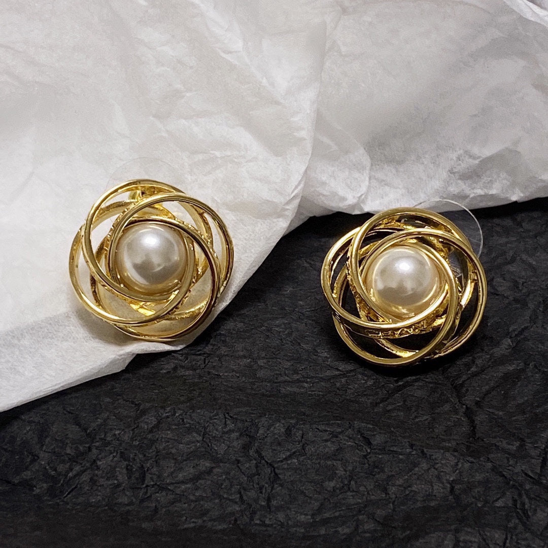 18K  Chanel Pearl Earrings