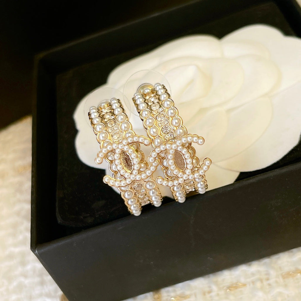 18K  Chanel Pearls Earrings