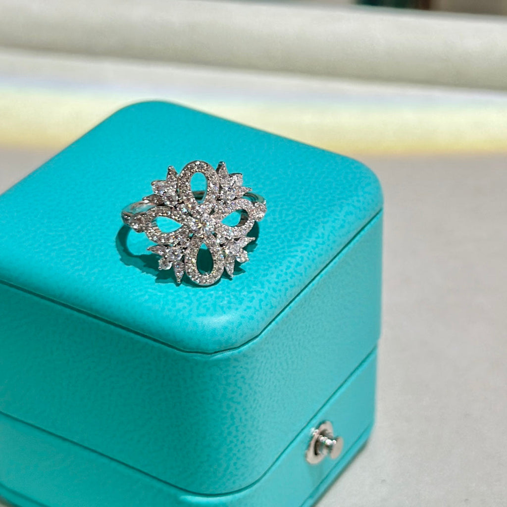 18K Tiffany Vinatge Flower Ring