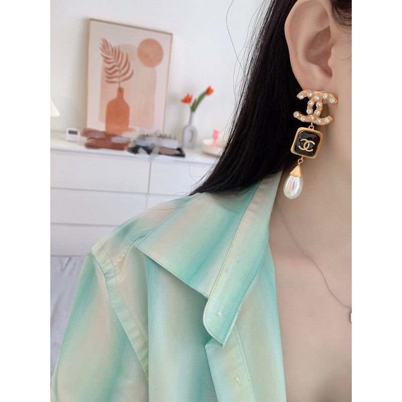 18K  Chanel Long Pearl Pendant Earrings