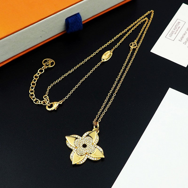 18K Louis Vuitton Medaillon Necklace