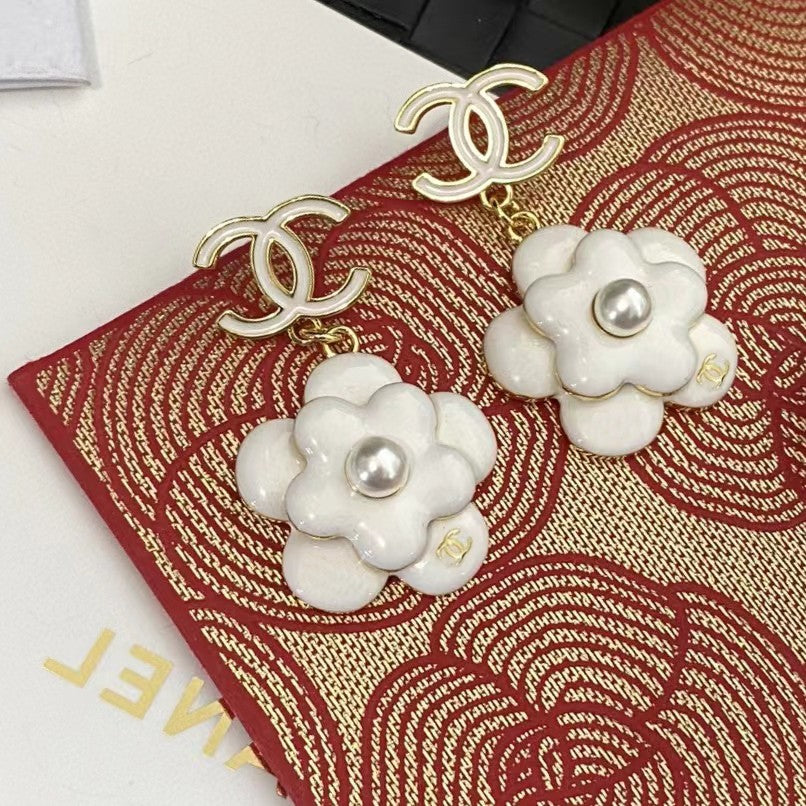 18K  Chanel Flower Pearl Earrings