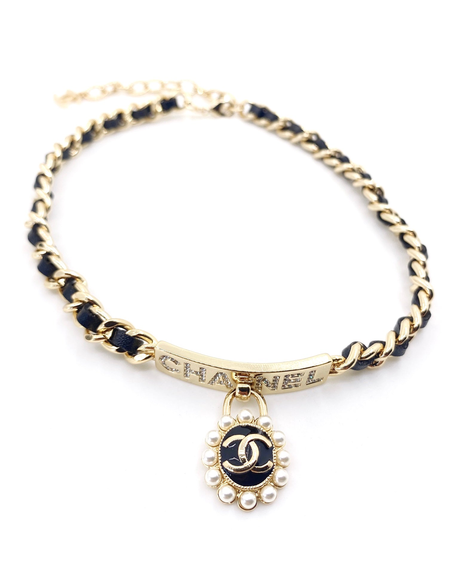 18K  Chanel Pearls Choker Necklace