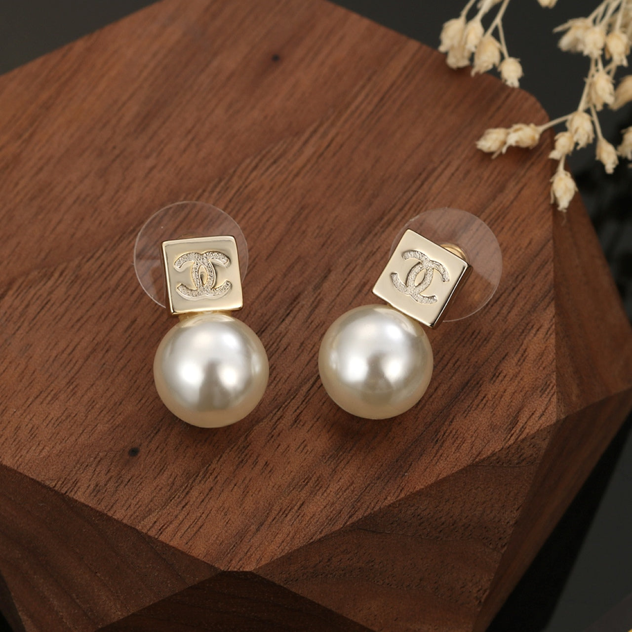 18K  Chanel Pearls Earrings