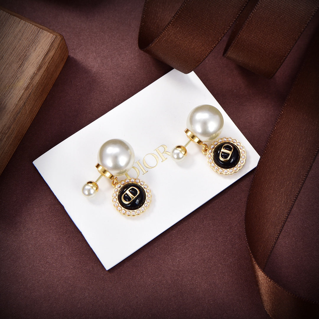 18K Dior Pearls Earrings