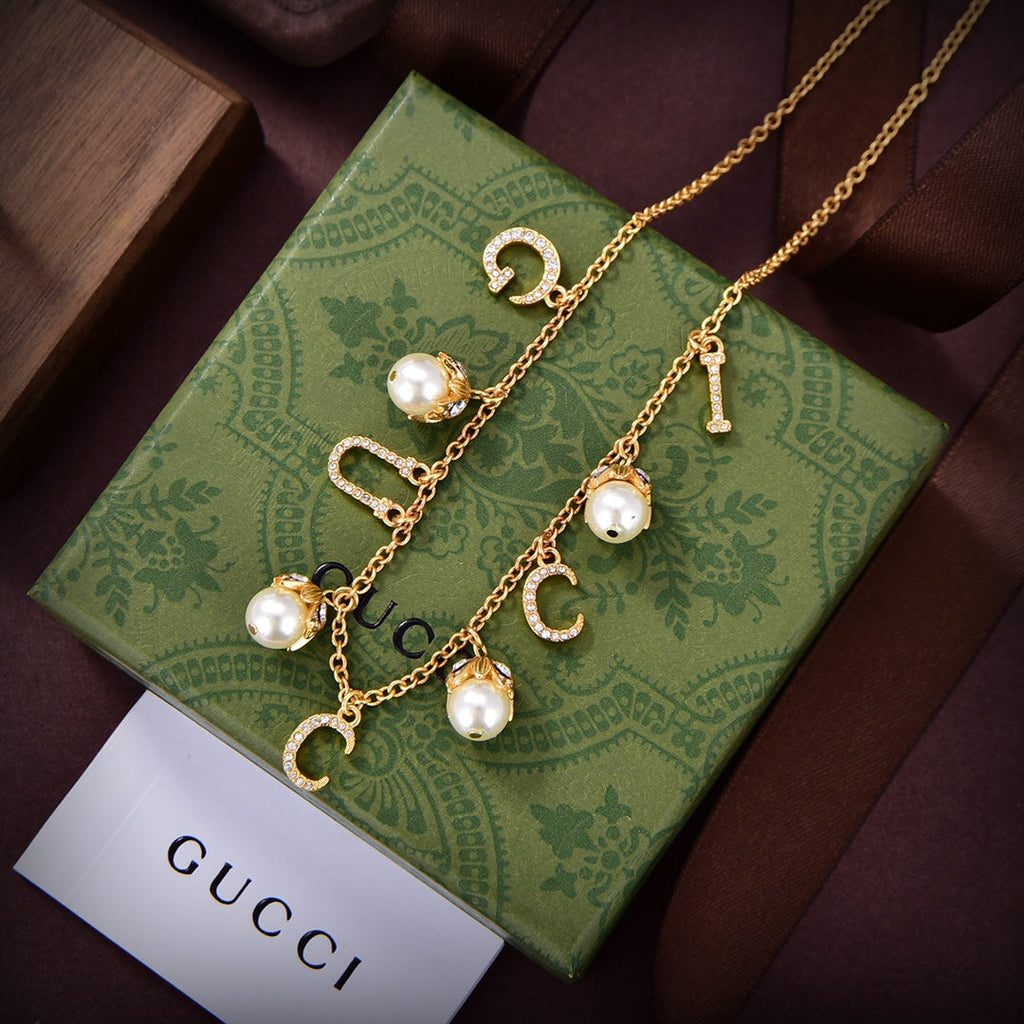 18K Double Gucci Logo Plaque Embellished Pearl Necklace