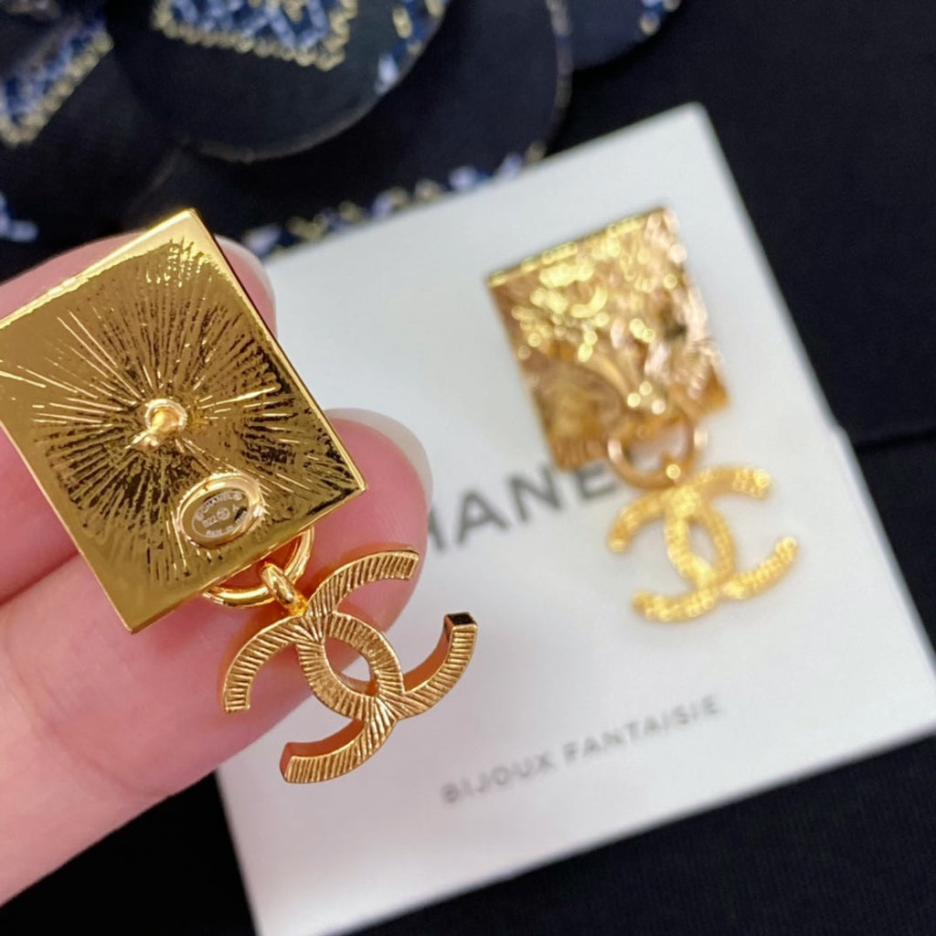 18K  Chanel Lion Sharp Earrings