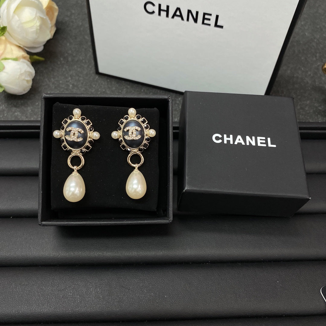 18K  Chanel Pearl Pendant Earrings