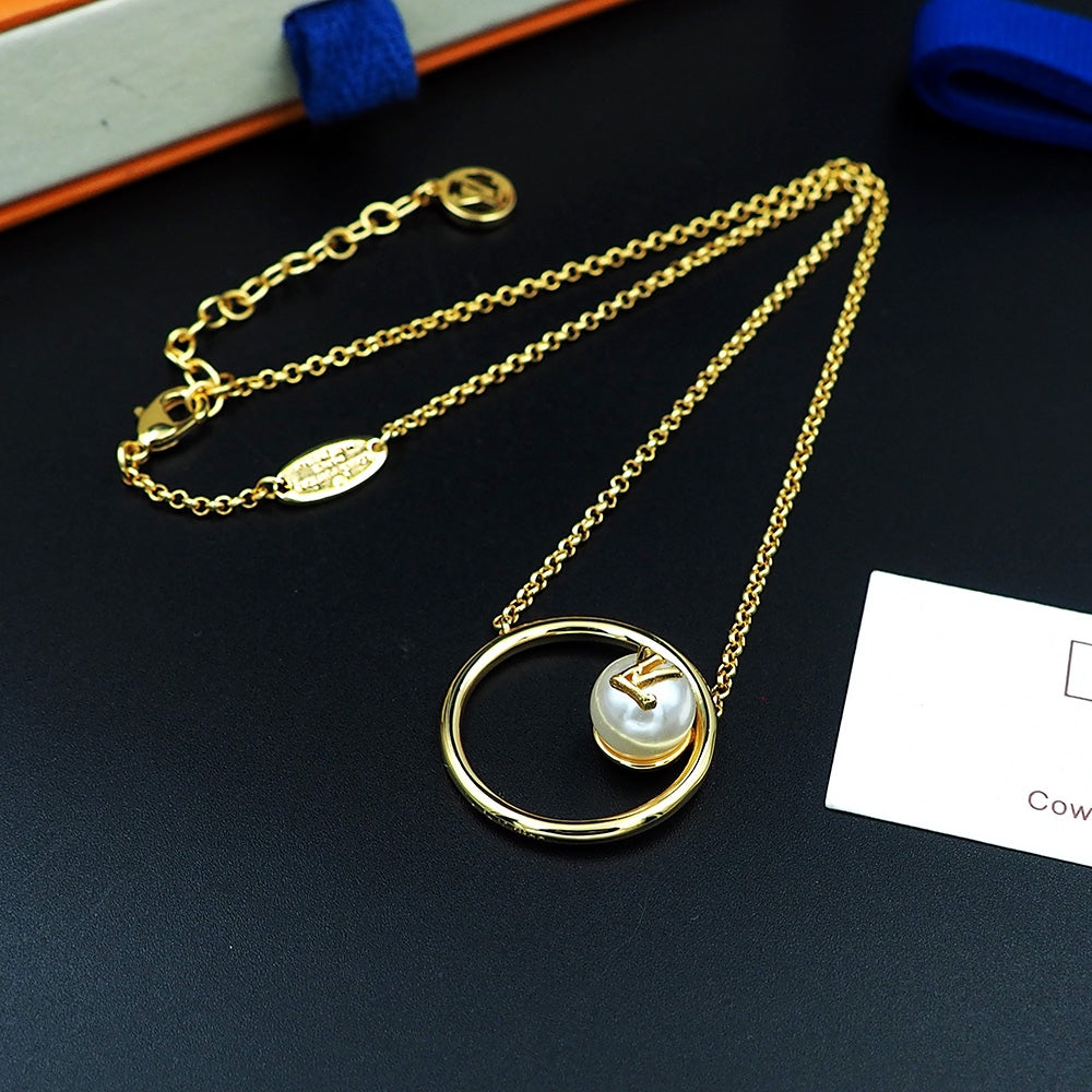 18K Louis Vuitton Eclipse Pearls Necklace