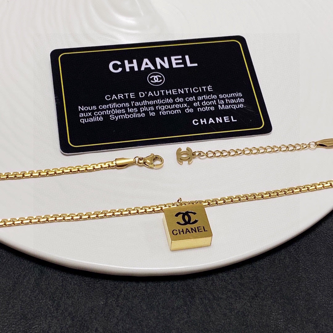 18K  Chanel Pendant Necklace