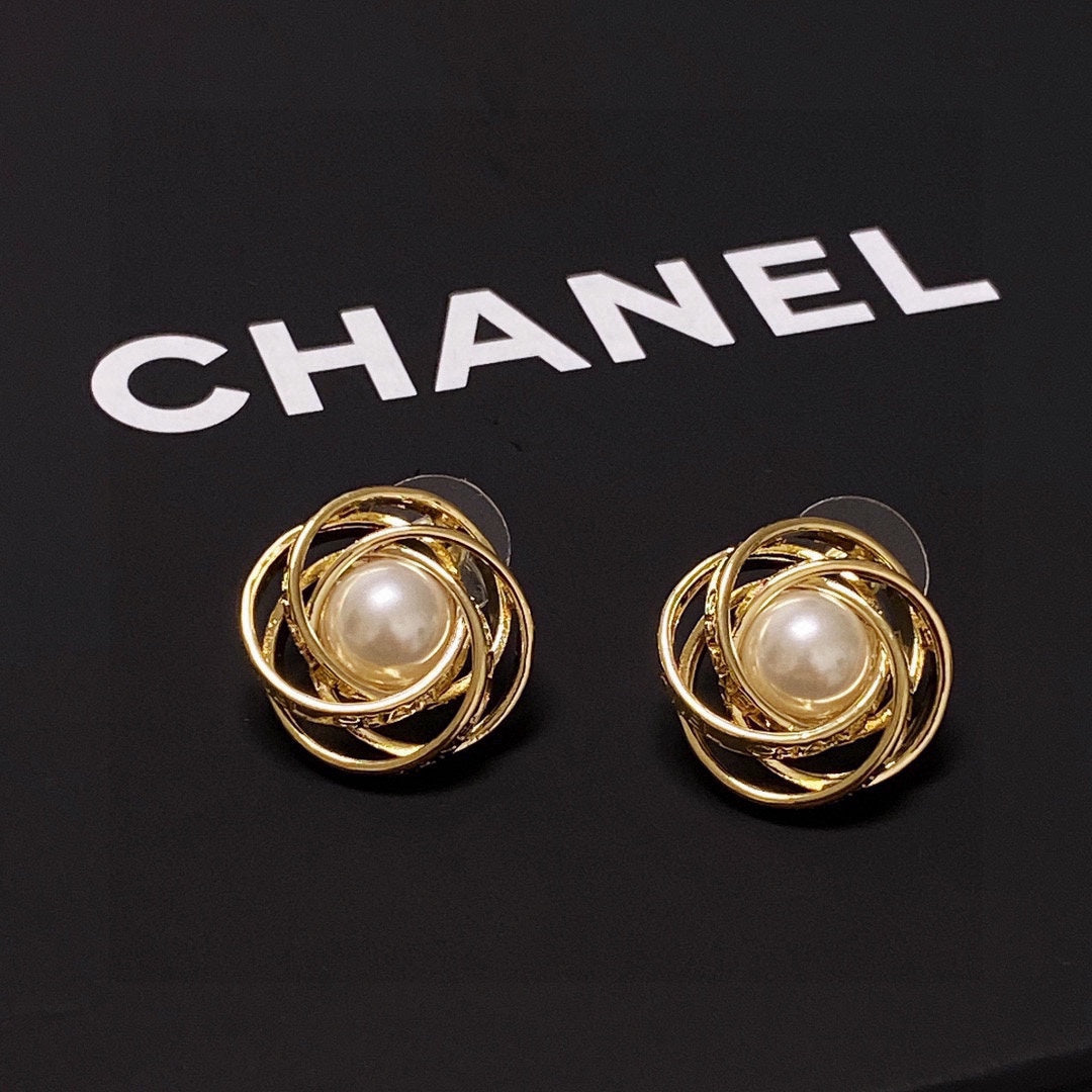 18K  Chanel Pearl Earrings