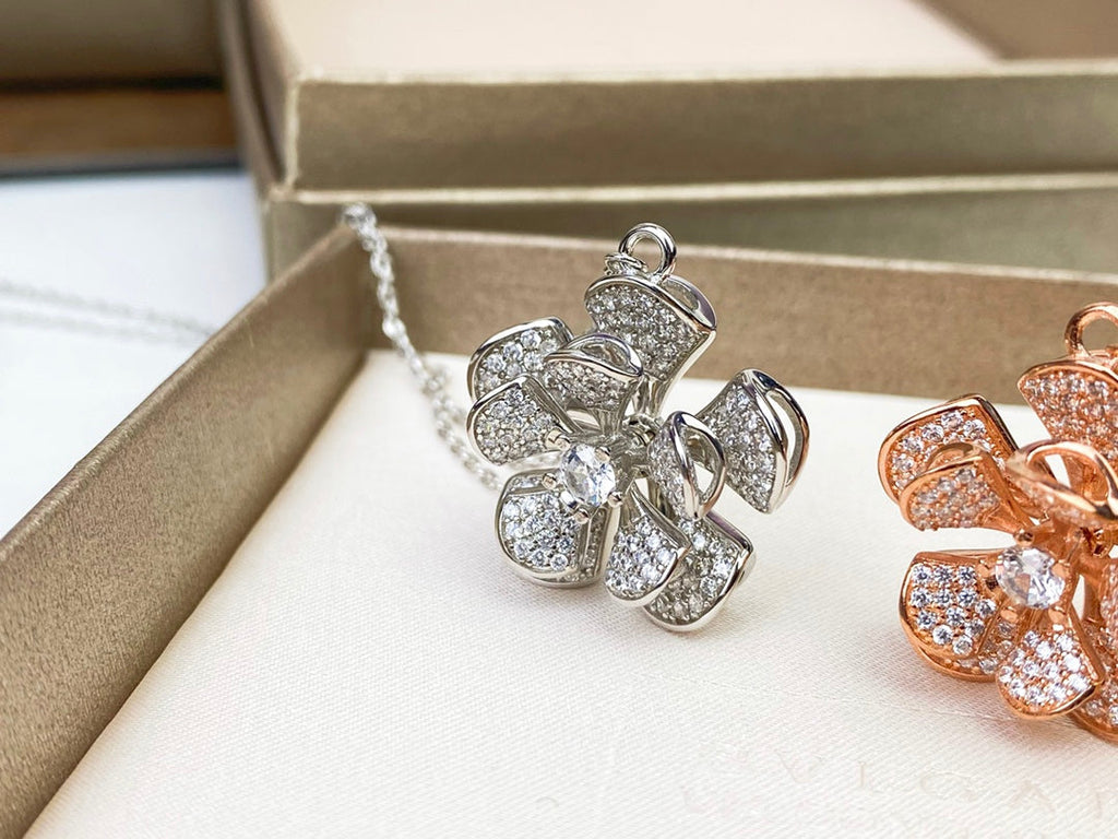 18K BVLGARI DIVAS' DREAM Necklace