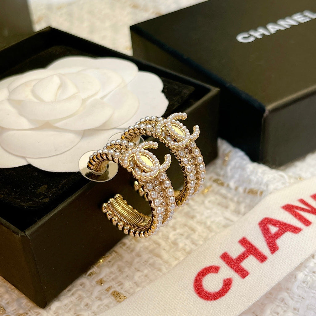 18K  Chanel Pearls Earrings