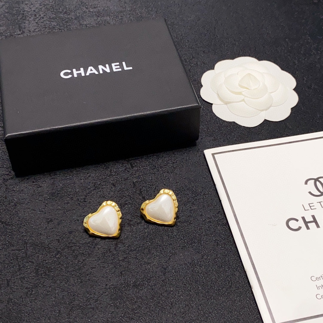 18K  Chanel Heart Pearl Earrings