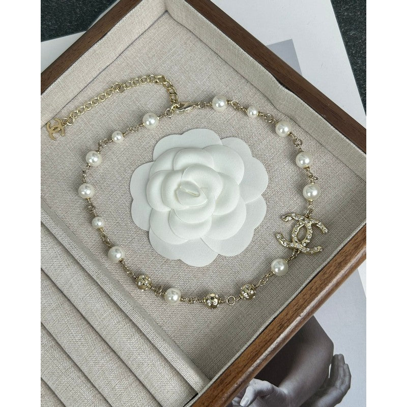 18K  Chanel White Pearls Necklace