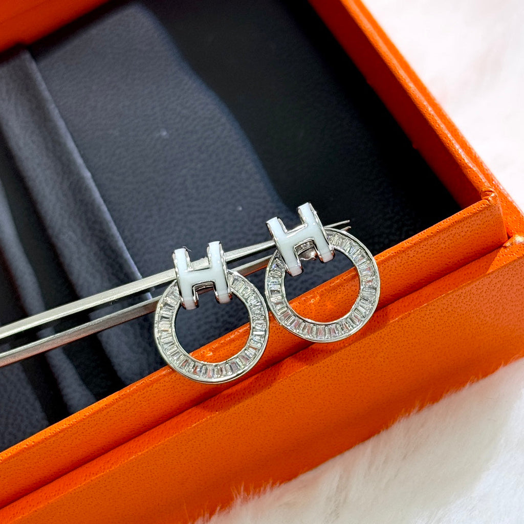 18K Clic Hermes Diamond Earrings