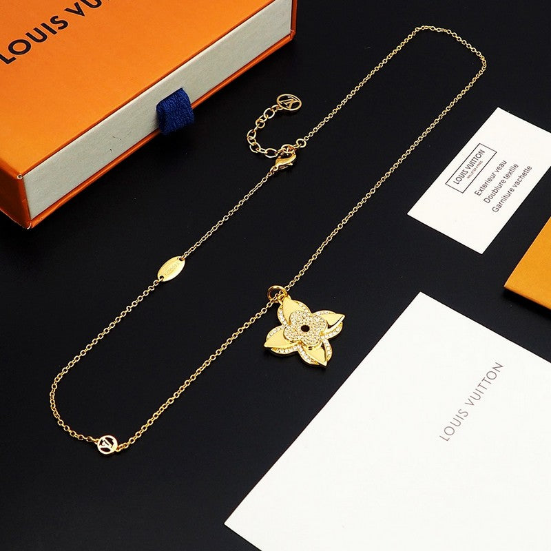 18K Louis Vuitton Medaillon Necklace