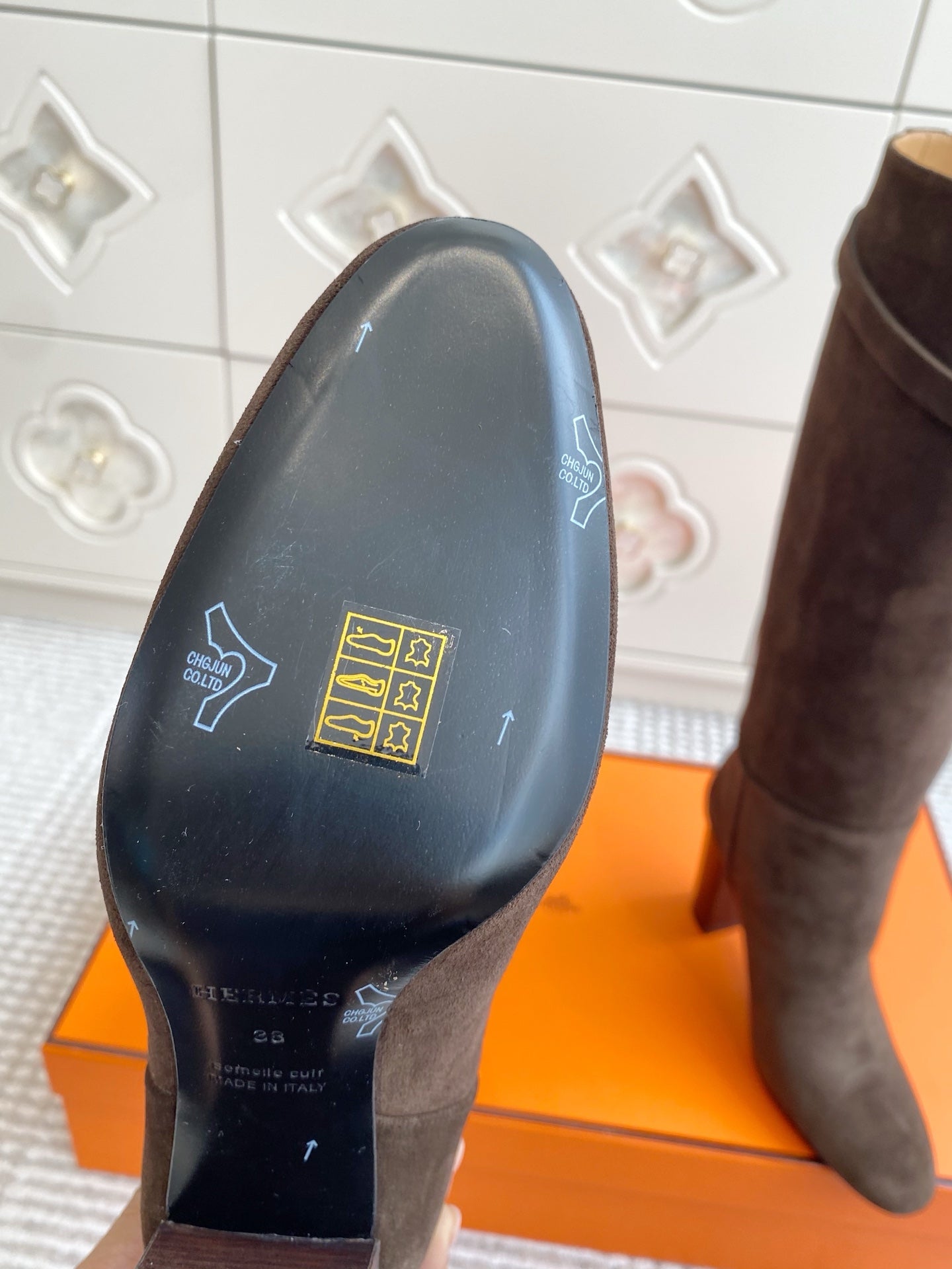 HERMES 25S TALL BOOTS 90 MM IN DARK BROWN SUEDE