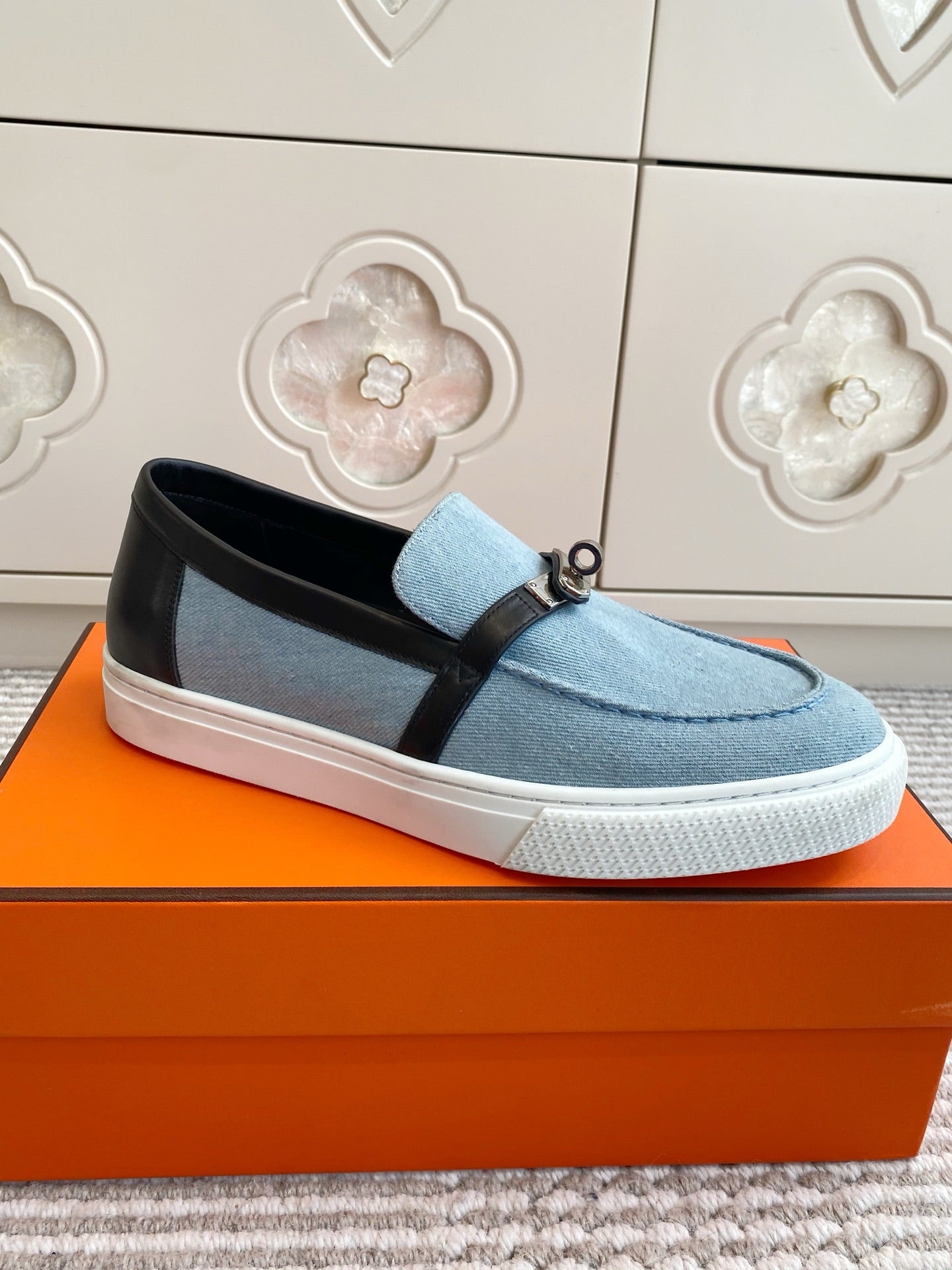 HERMES 25S SLIP-ON IN SKY BLUE CANVAS AND BLACK LAMBSKIN WITH SILVER HARDWARE