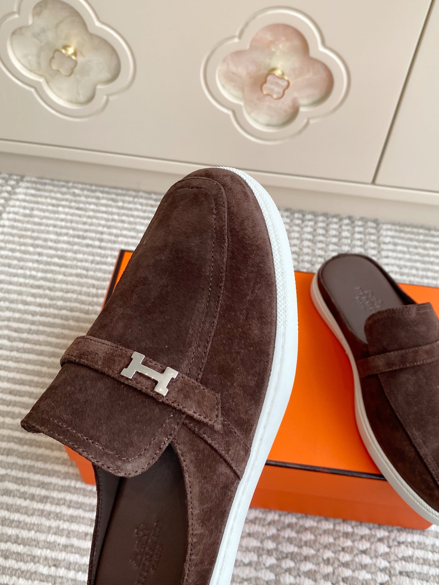 HERMES 25S MULES IN DARK BROWN SUEDE WITH SILVER HARDWARE