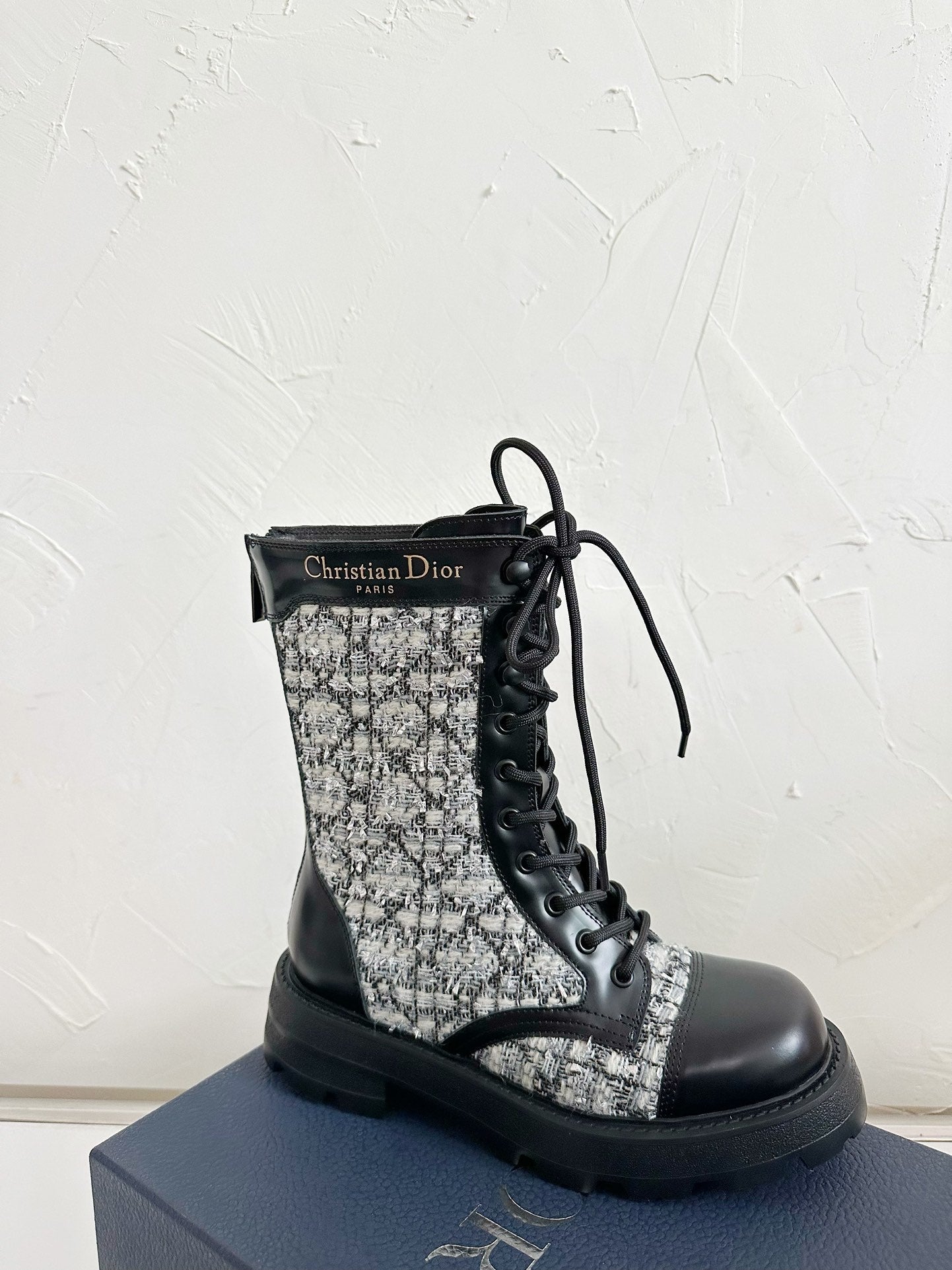 DIOR D-UNIT ANKLE BOOT BLACK CALFSKIN WITH WHITE AND BLACK CANNAGE TWEED