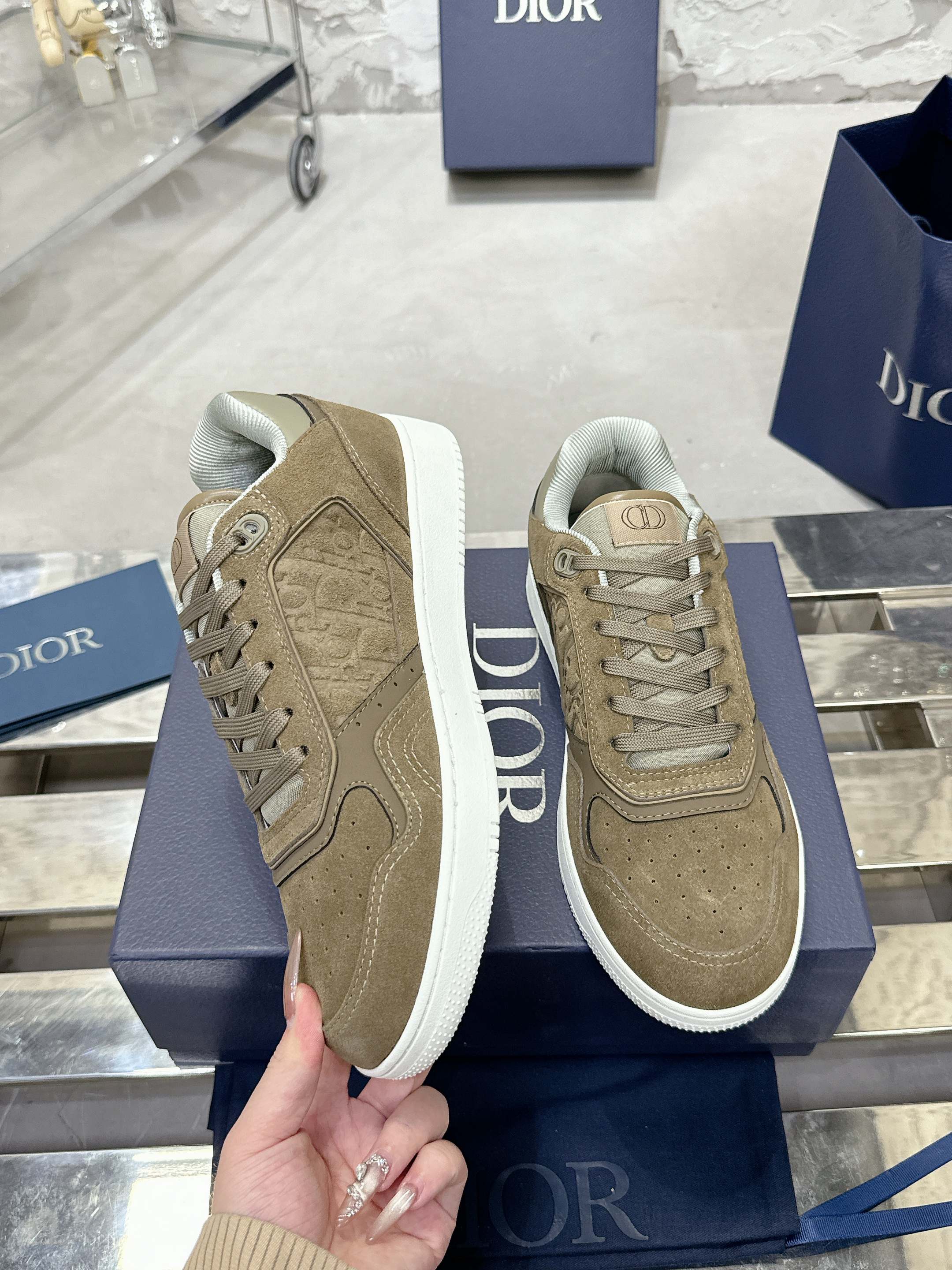 DIOR 25S B27 UPTOWN LOW-TOP SNEAKERS IN OLIVE BROWN CALFSKIN STYLE 5