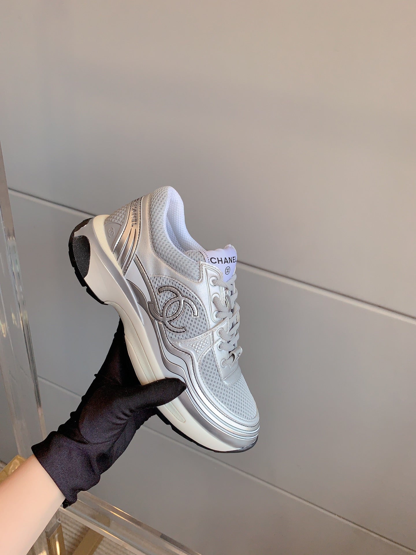 CHANEL SNEAKERS IN GLOSSY SILVER CALFSKIN AND MESH