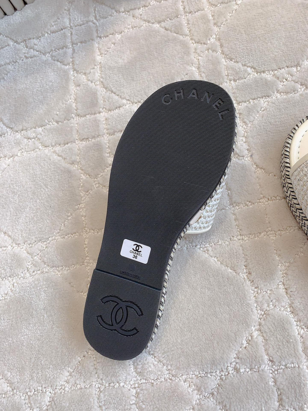 CHANEL PLATFORM SLIPPERS IN WHITE WOOL AND LAMBSKIN