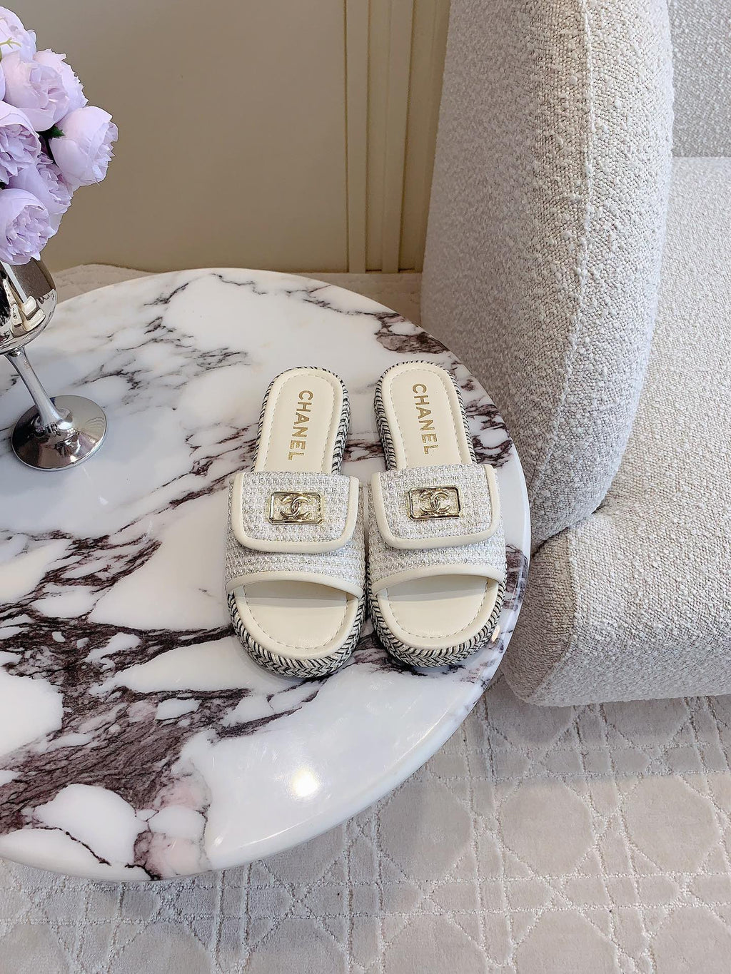 CHANEL PLATFORM SLIPPERS IN WHITE WOOL AND LAMBSKIN