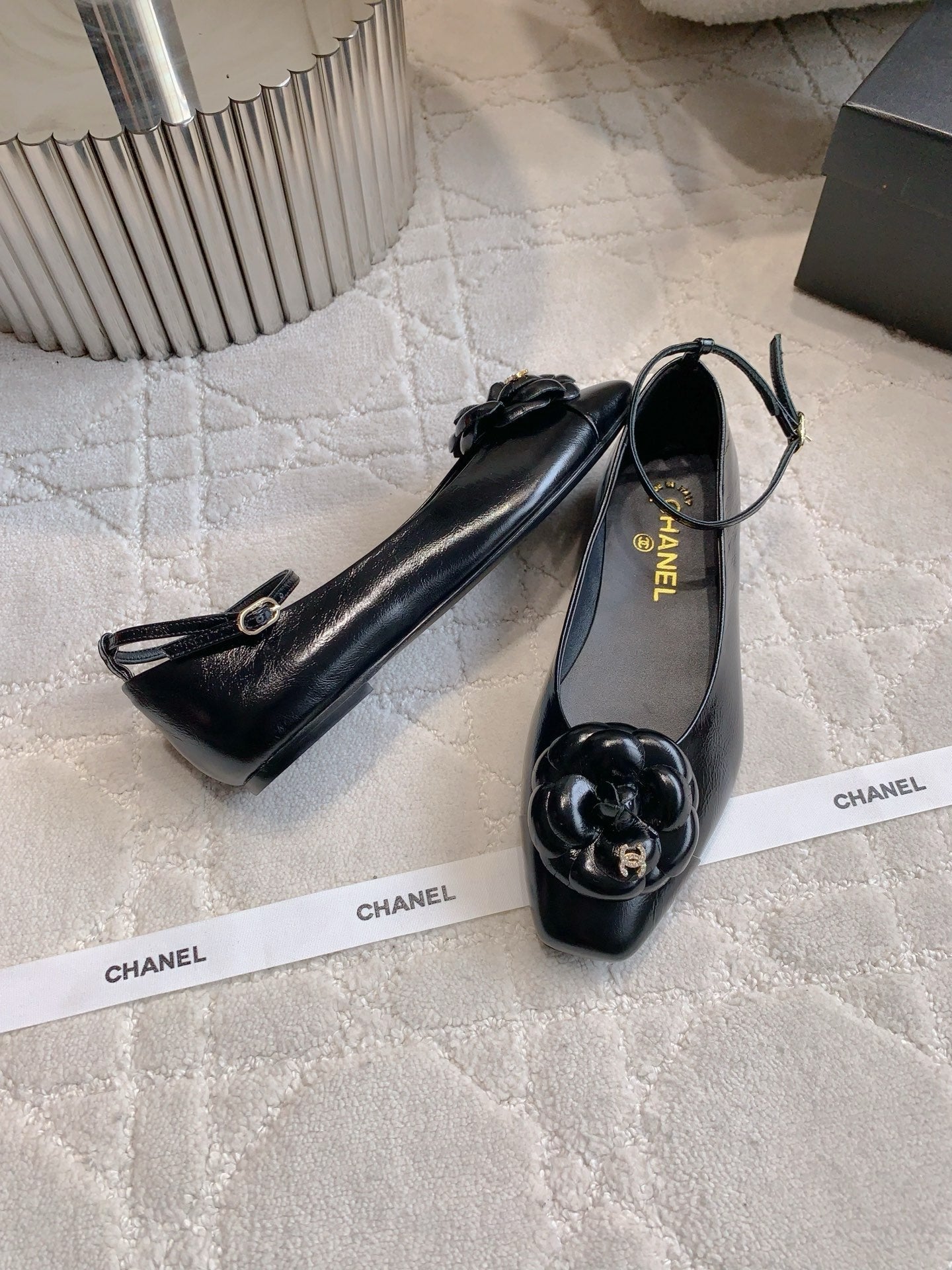 CHANEL 25S CAMELLIA SQUARE TOE FLATS IN BLACK CALFSKIN GOLD HARDWARE