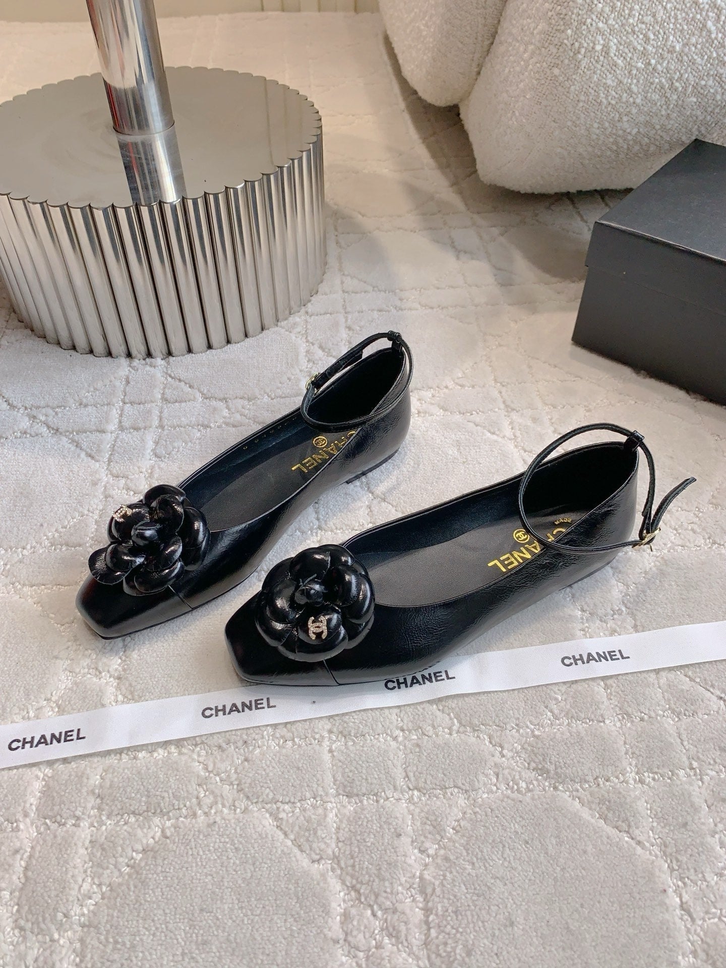 CHANEL 25S CAMELLIA SQUARE TOE FLATS IN BLACK CALFSKIN GOLD HARDWARE