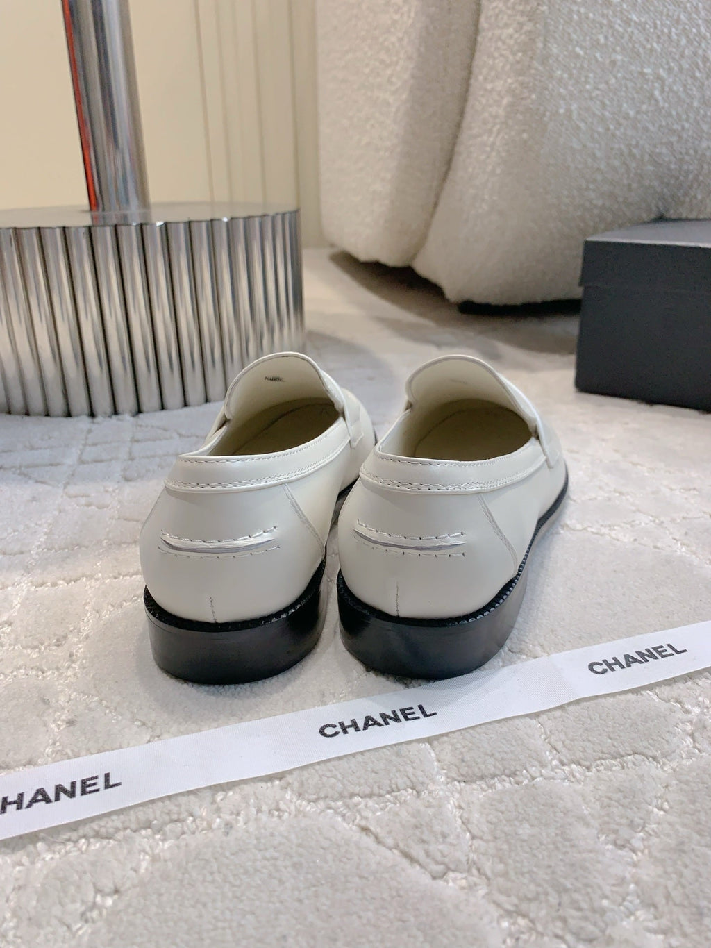 CHANEL 25S MOASINS IN WHITE CALFSKIN GOLD HARDWARE