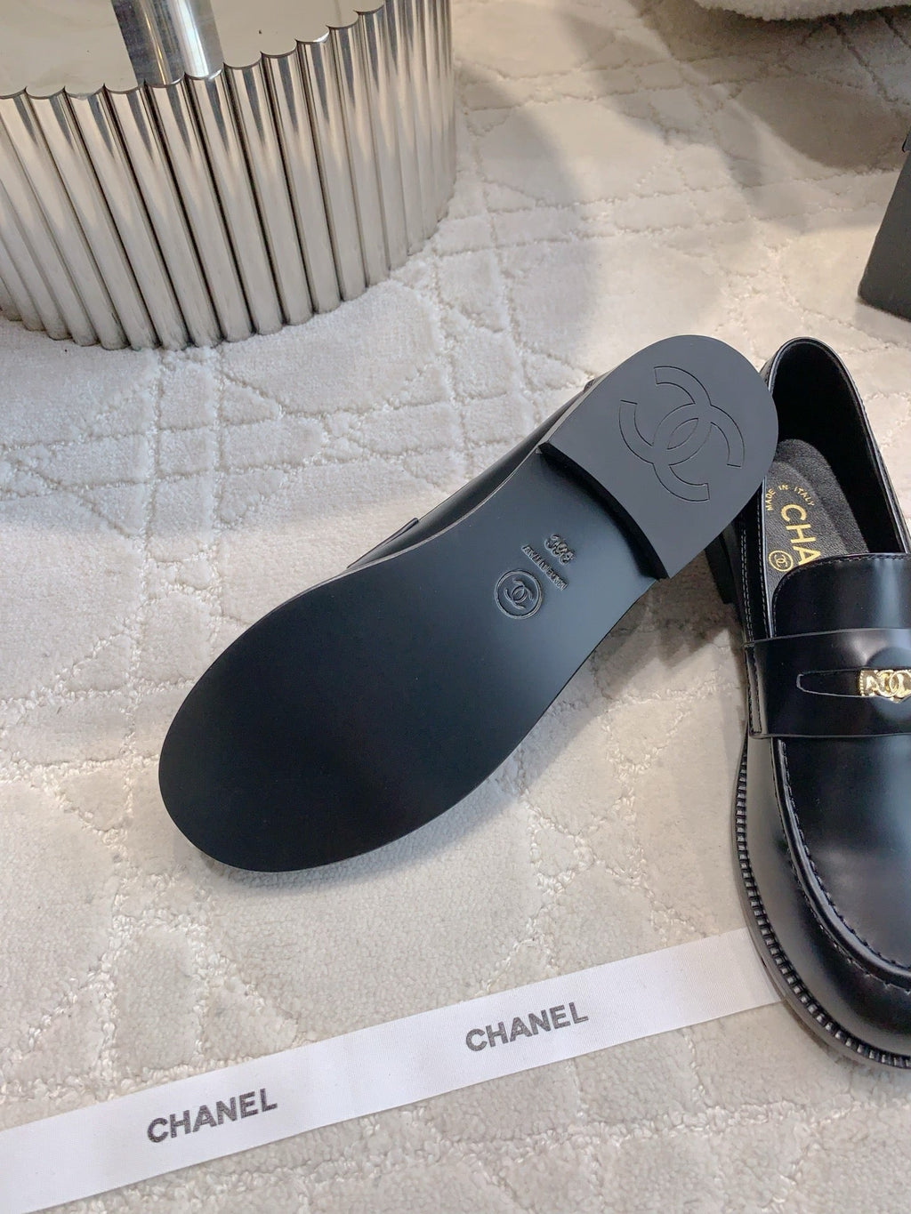 CHANEL 25S MOASINS IN BLACK SHINY CALFSKIN GOLD HARDWARE