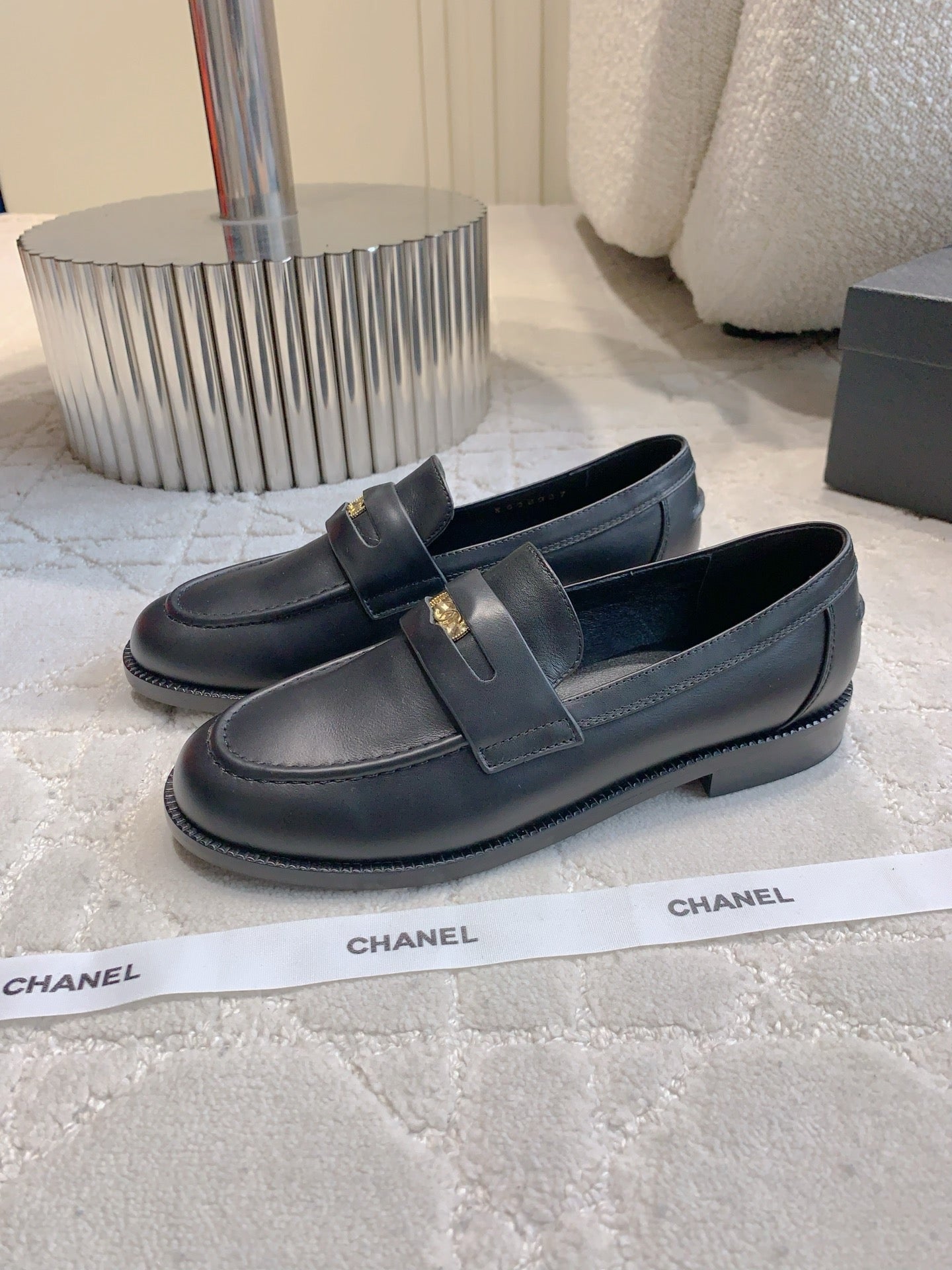 CHANEL 25S MOASINS IN BLACK CALFSKIN GOLD HARDWARE
