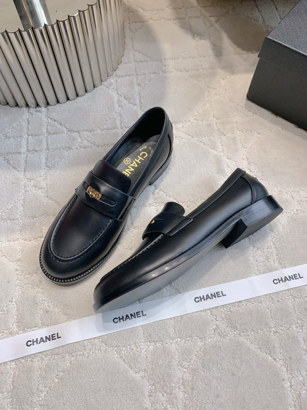 CHANEL 25S MOASINS IN BLACK CALFSKIN GOLD HARDWARE