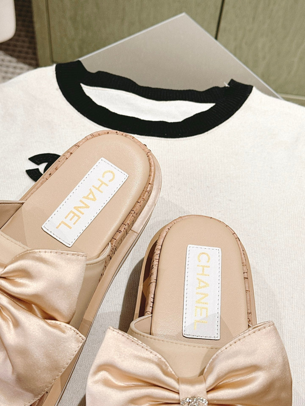 CHANEL SLIPPERS WITH SILK BOW IN BEIGE ALMOND COWHIDE