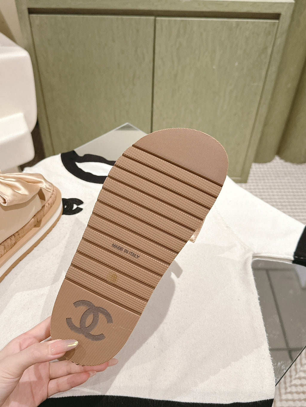 CHANEL SLIPPERS WITH SILK BOW IN BEIGE ALMOND COWHIDE