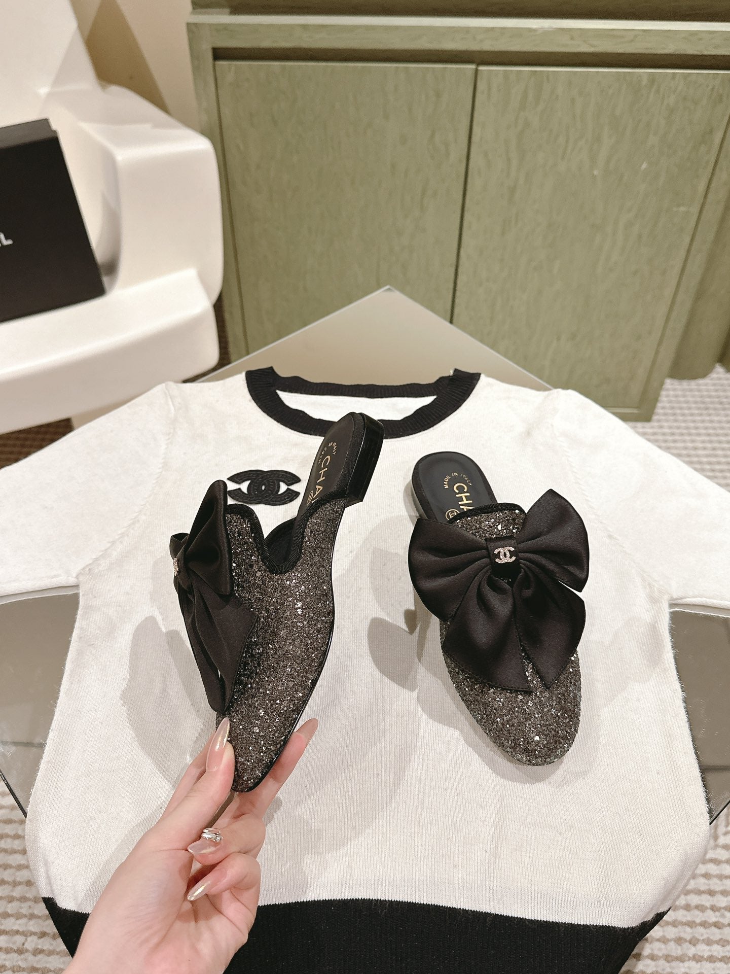 CHANEL JEWELED MULE WITH SILK BOW AND BLACK LAMBSKIN