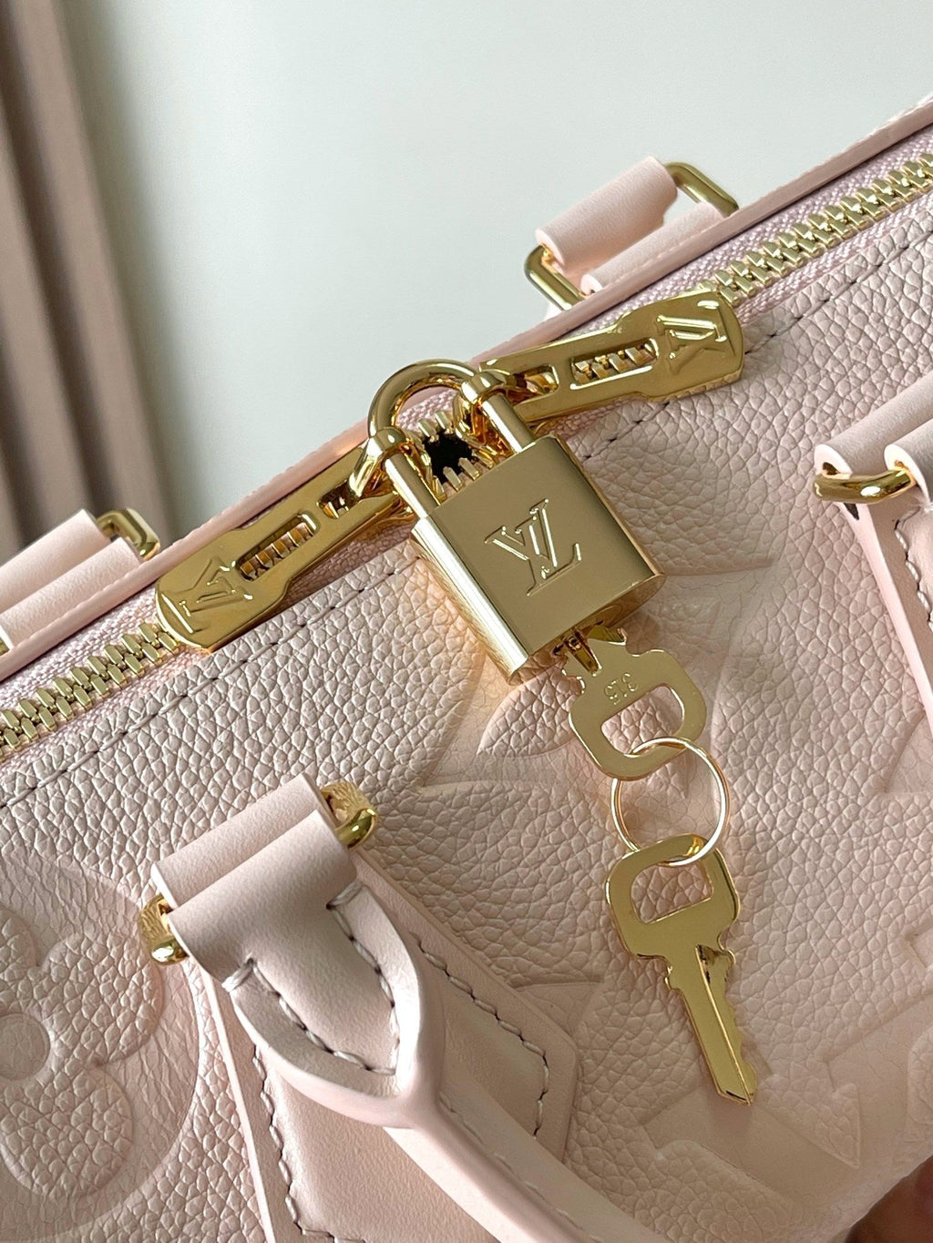 LOUIS VUITTON SPEEDY BANDOULIÈRE 20 IN LIGHT PINK MONOGRAM EMPREINTE LEATHER