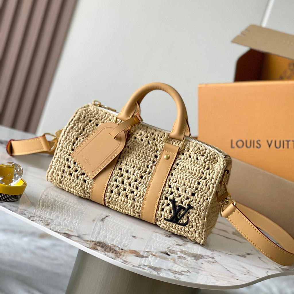 LOUIS VUITTON KEEPALL BANDOULIÈRE 25 IN BEIGE CROCHETED RAFFIA AND CALFSKIN TRIM