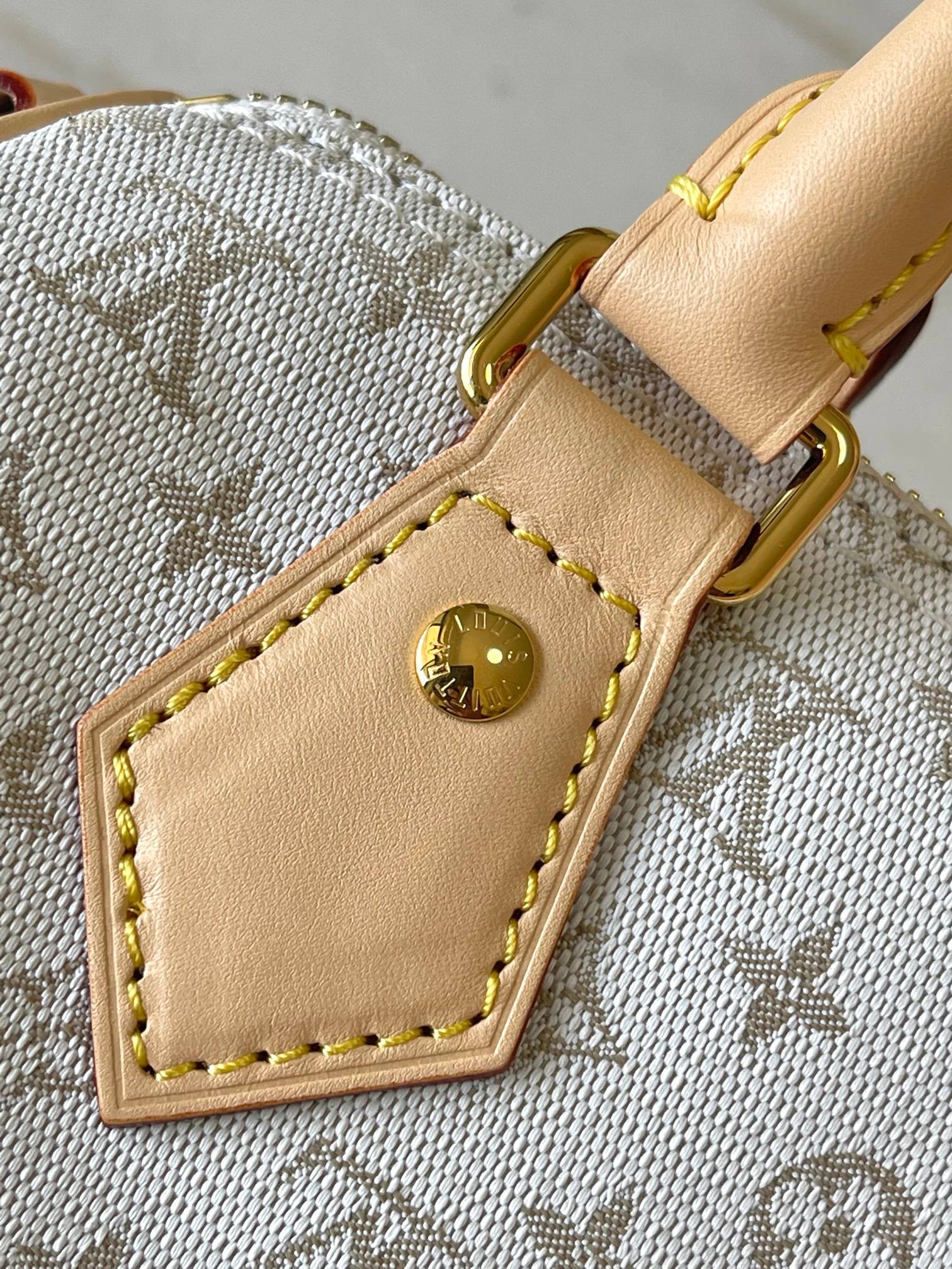 LOUIS VUITTON SPEEDY BANDOULIÈRE 20 IN WHITE MONOGRAM JACQUARD AND BEIGE CALFSKIN TRIM