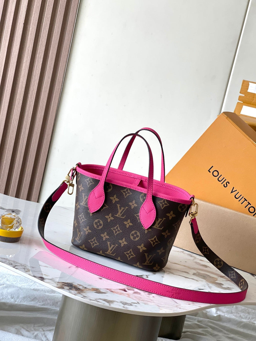 LOUIS VUITTON NEVERFULL BANDOULIÈRE INSIDE OUT BB 24 IN BROWN MONOGRAM CANVAS AND PINK CALFSKIN