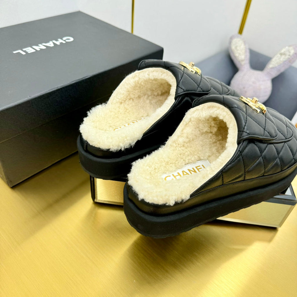 CHANEL THICK-SOLED SLIDE IN BLACK LAMBSKIN AND WOOL LINING