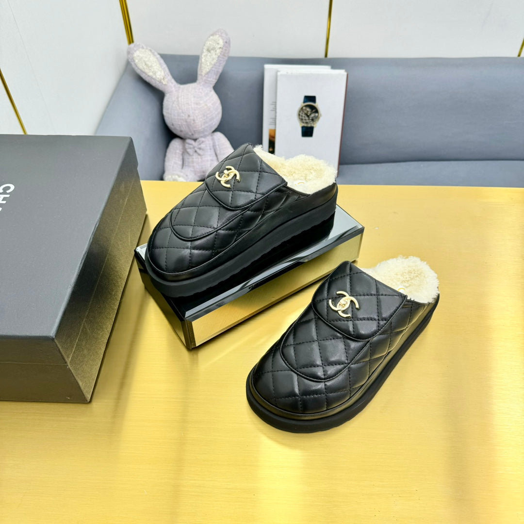 CHANEL THICK-SOLED SLIDE IN BLACK LAMBSKIN AND WOOL LINING