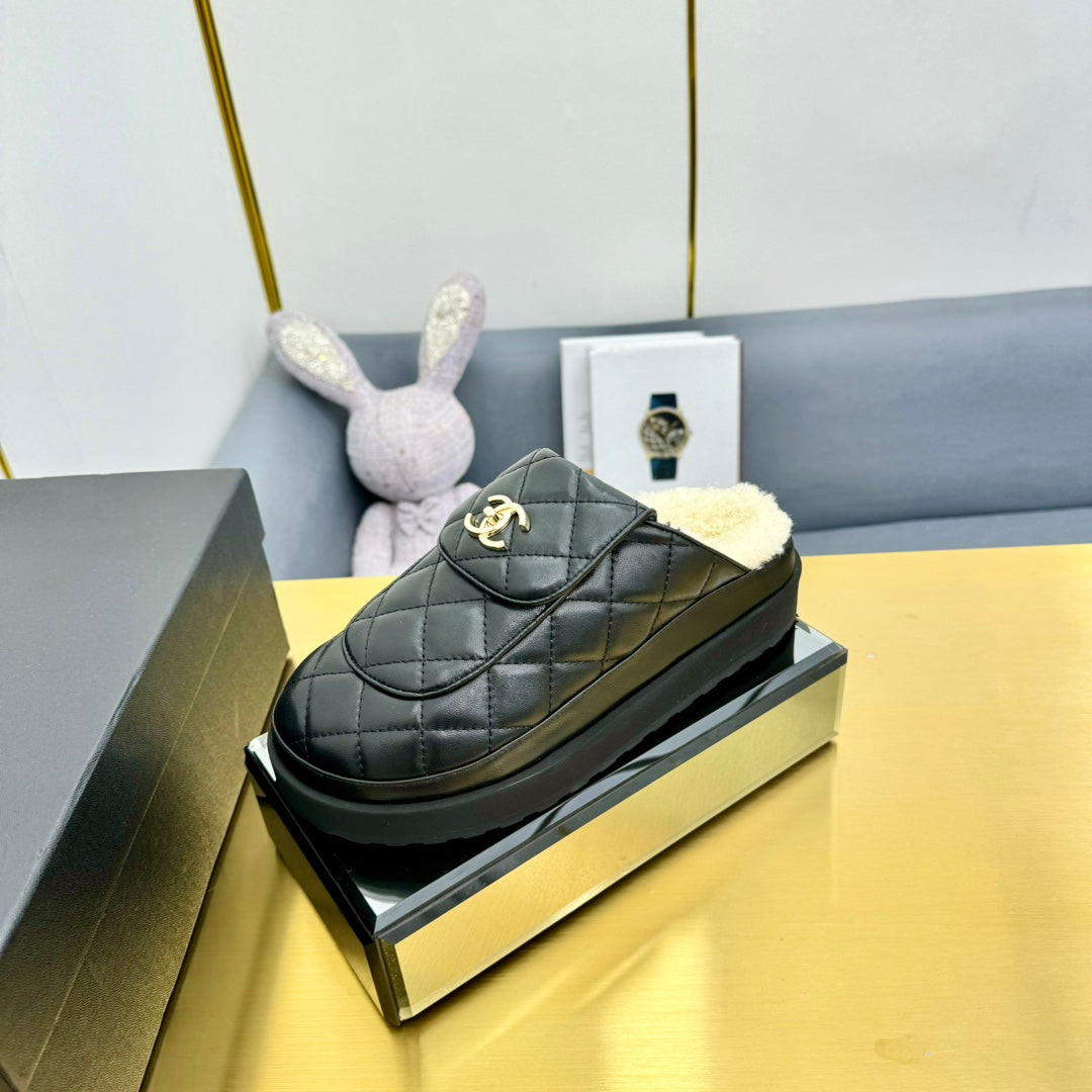 CHANEL THICK-SOLED SLIDE IN BLACK LAMBSKIN AND WOOL LINING
