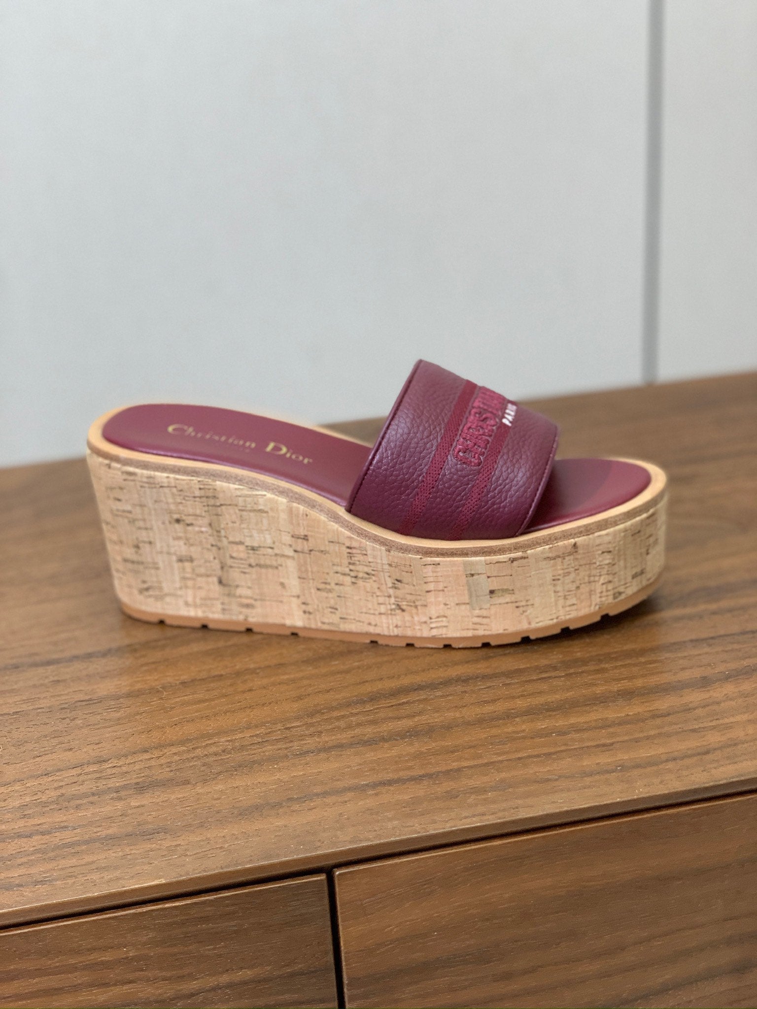DIOR 25S DWAY WEDGE SLIDE 90 MM IN DARK RED CALFSKIN