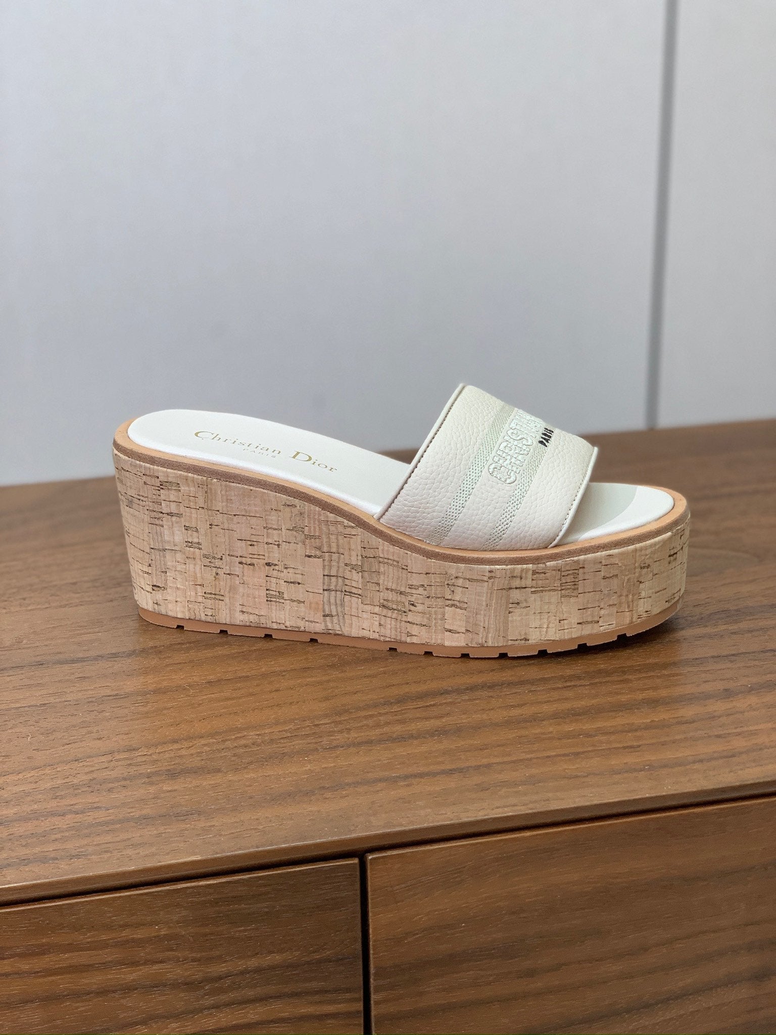 DIOR 25S DWAY WEDGE SLIDE 90 MM IN CREAM WHITE CALFSKIN