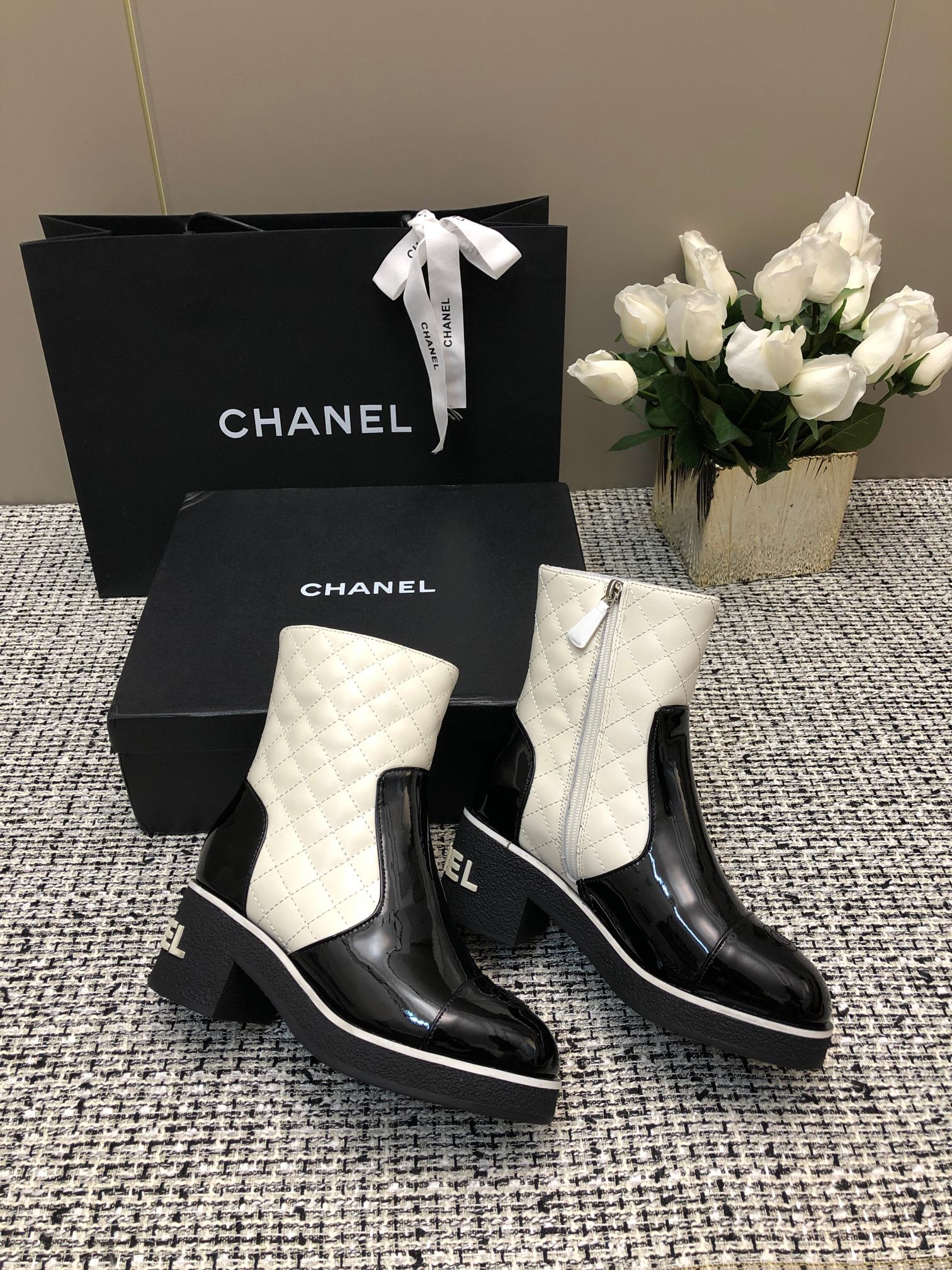CHANEL ROUND-TOE SHORT BOOTS BLACK MIX WHITE SHEEPSKIN